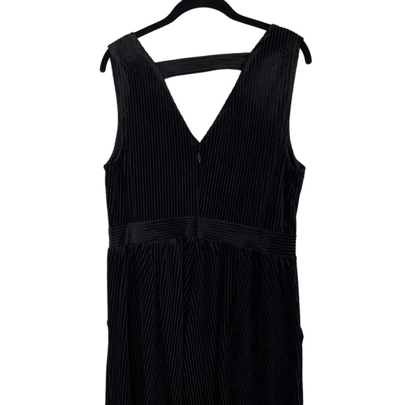 Torrid Black Shadow Stripe Velvet Jumpsuit, Size 0 - Picture 11 of 13